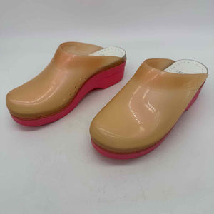 Dansko Size 38 Clogs