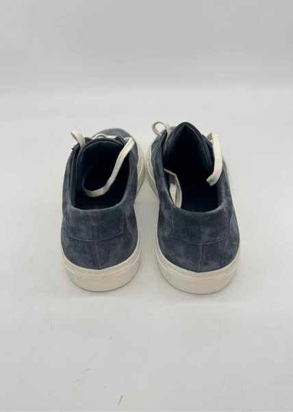 Common Projects Size 39 Sneakers