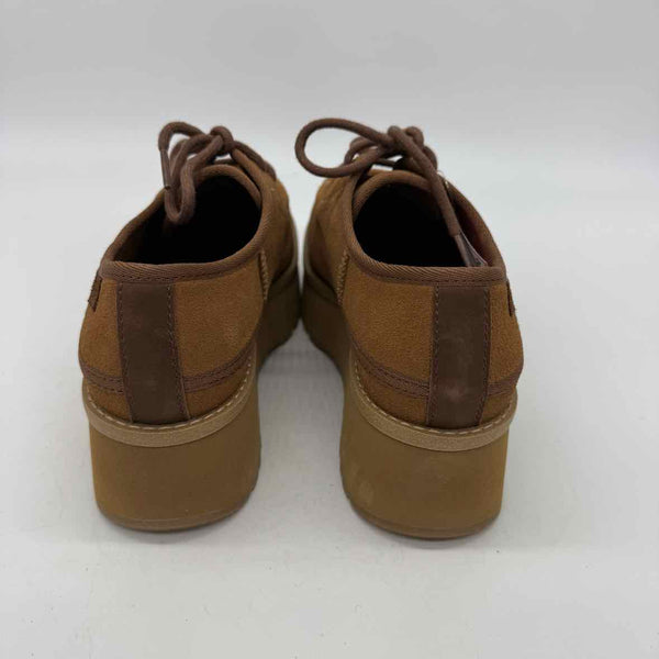 UGG 7.5 Sneakers