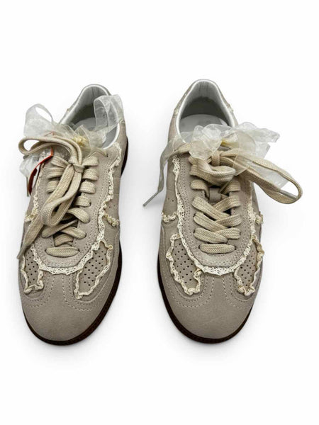 Alohas Size 38 Sneakers