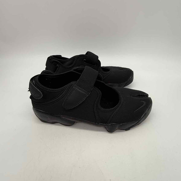 Nike Size 8 Flats