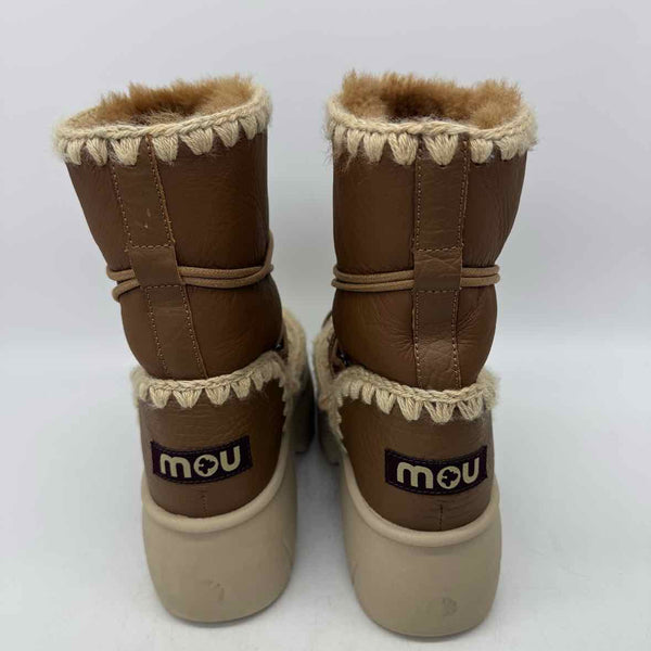 MOU Size 7 Boots