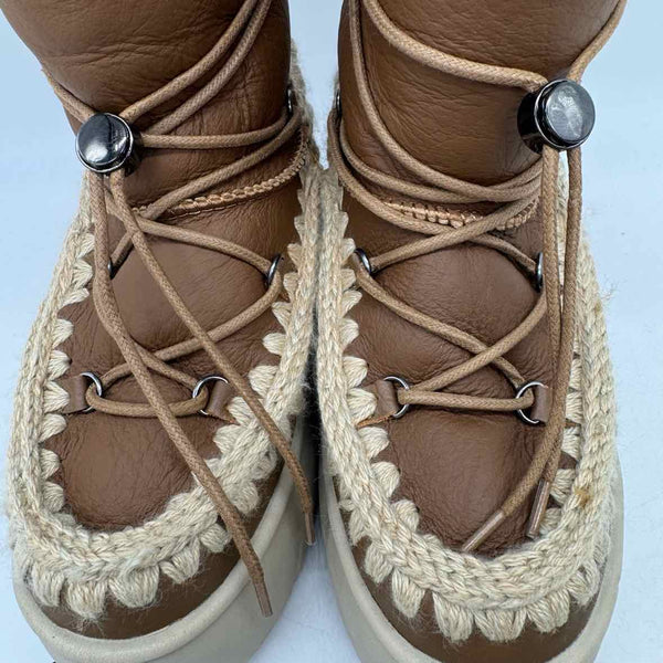 MOU Size 7 Boots