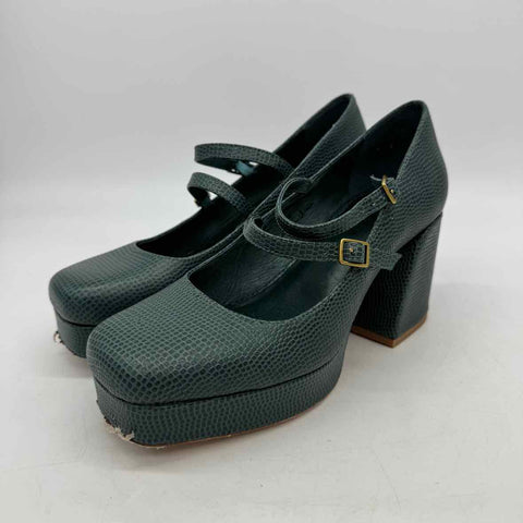 Charlotte Stone Size 9 Pumps