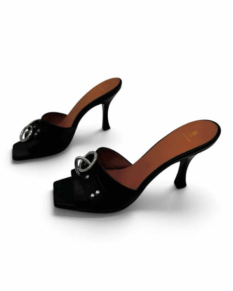 R13 Size 39 Pumps