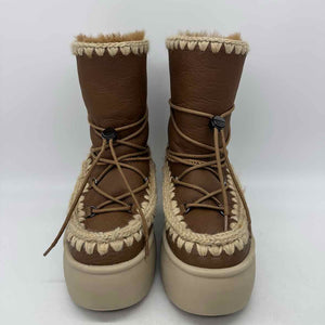 MOU Size 7 Boots