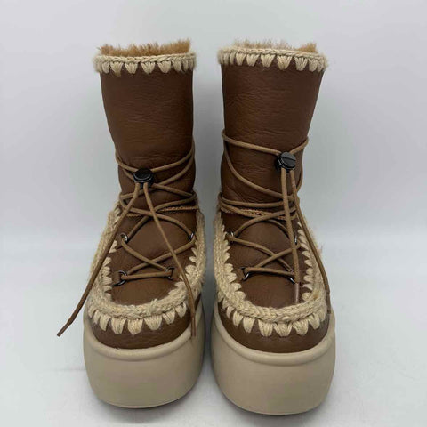 MOU Size 7 Boots
