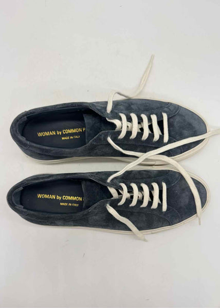 Common Projects Size 39 Sneakers