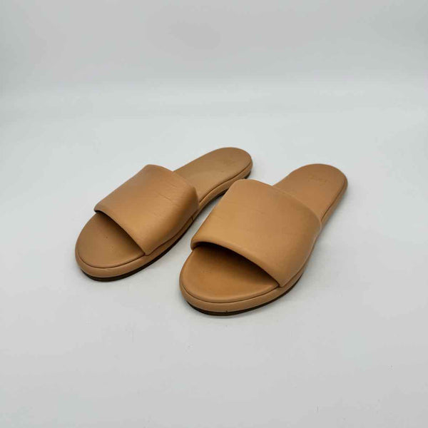 Beek Size 9 Sandals