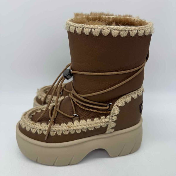 MOU Size 7 Boots