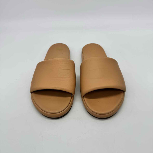 Beek Size 9 Sandals