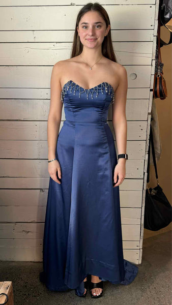 Alaska Designer Size M Dress